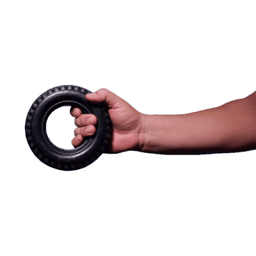 Brinquedo-Pneu-Macico-na-Mao