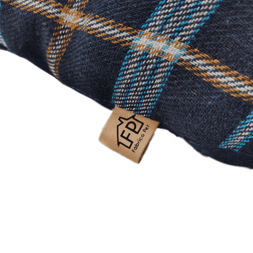 Almofada-Vic-Xadrez-Azul-Fabrica-Pet-Detalhes-da-Caminha-mais-Etiqueta