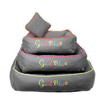 Cama-Good-Vibes-Bichinho-Chic-Rosa-Empilhada-com-Caminhas-de-Outras-Cores