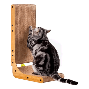 Gato usando o Arranhador de Parede Scrathcer L Jambo