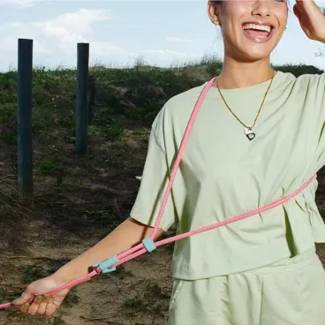 Guia-de-Passeio-Maos-Livres-Toh-Fiji-no-ombro