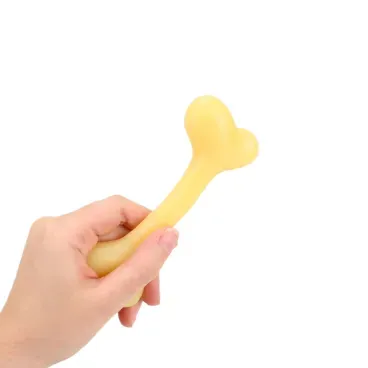 Brinquedo-Mordedor-Osso-Curvo-Newbone-Odontopet-ate-15-kg-na-mao