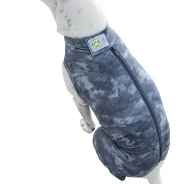 Pet-sentado-de-costas-e-usando-o-Protetor-para-Membros-Posteriores-para-Caes-Pet-Med