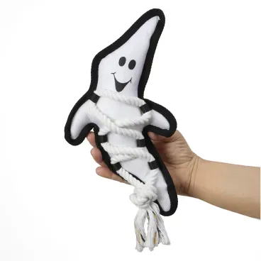 Mao-segurando-o-Brinquedo-Pelucia-Fantasma-com-Corda-Savana