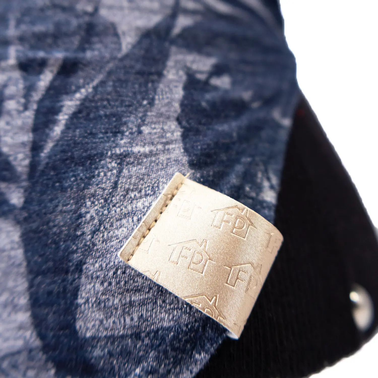 Blusa-Surf-Gola-Careca-Cinza-Fabrica-Pet-tamanho-PP-foto-de-detalhe-da-etiqueta-