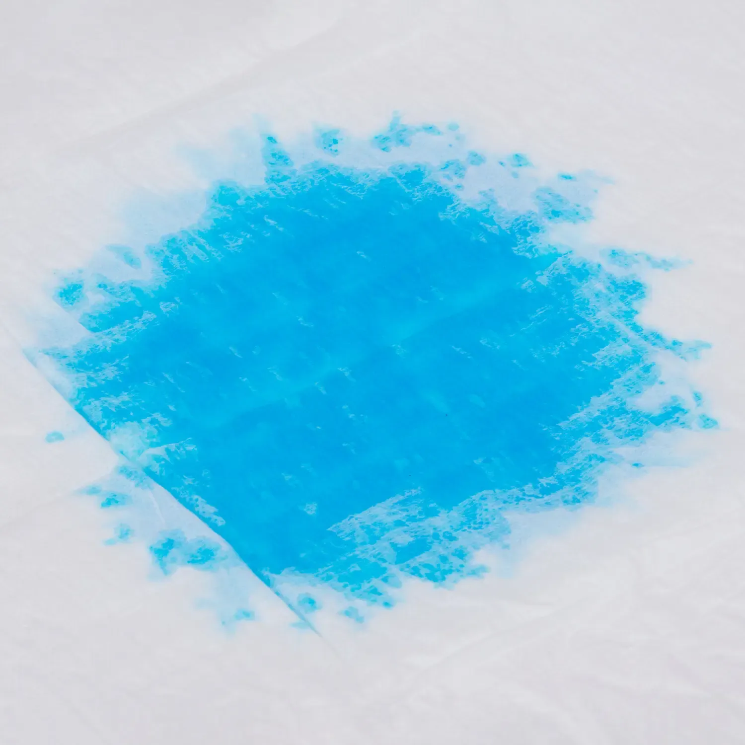 Tapete-Higienico-Go-Pads-Slim-80x60cm-30-unidades-foto-de-detalhe-com-liquido-no-tapete