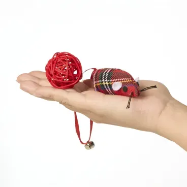 Brinquedo-Ratinho-e-Bola-com-Guizo-Savana-Pet-Vermelho-na-palma-da-mao