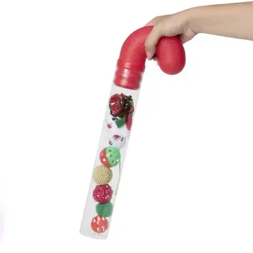 Mao-segurando-o-Brinquedo-Mix-Bengala-de-Natal-para-Gatos-Savana-Pet