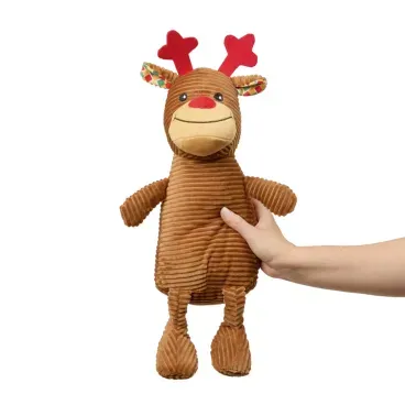 Mao-segurando-o-Brinquedo-Pelucia-Rena-com-Chifre-Vermelho-Savana-Pet