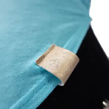 Regata-Pintinho-Azul-Fabrica-Pet-tamanho-M-foto-de-detalhe-da-etiqueta-