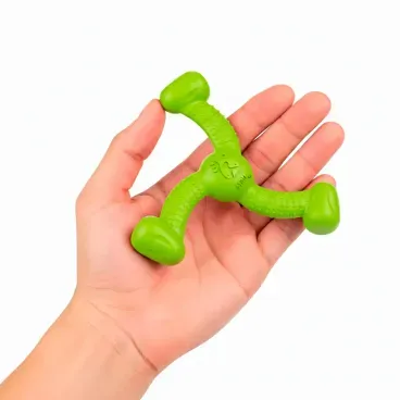 Brinquedo-Mordedor-Rokka-Stark-Pet-Verde-tamanho-P-na-palma-da-mao