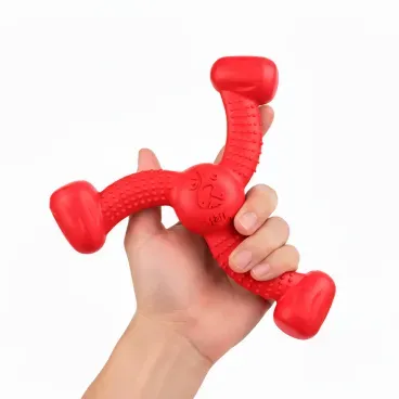Mao-segurando-o-Brinquedo-Mordedor-Rokka-Stark-Pet-Vermelho-tamanho-G