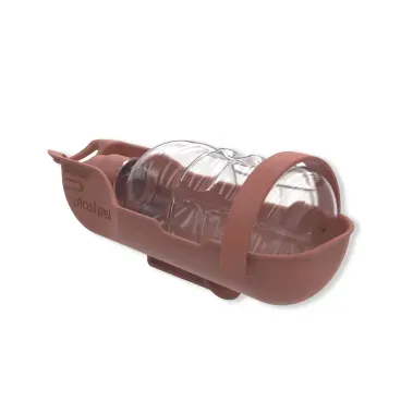 Bebedouro-Portatil-Pet-Drinks-Plast-Pet-Terra-Vermelha-300-ml-detalhe-da-garrafa