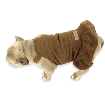 Costas-do-pet-usando-a-Jardineira-para-Caes-Bichinho-Chic-Marrom